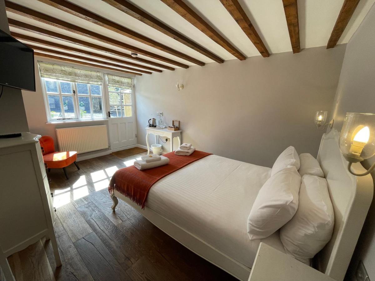 The Queen Matilda Country Rooms Avening Екстер'єр фото