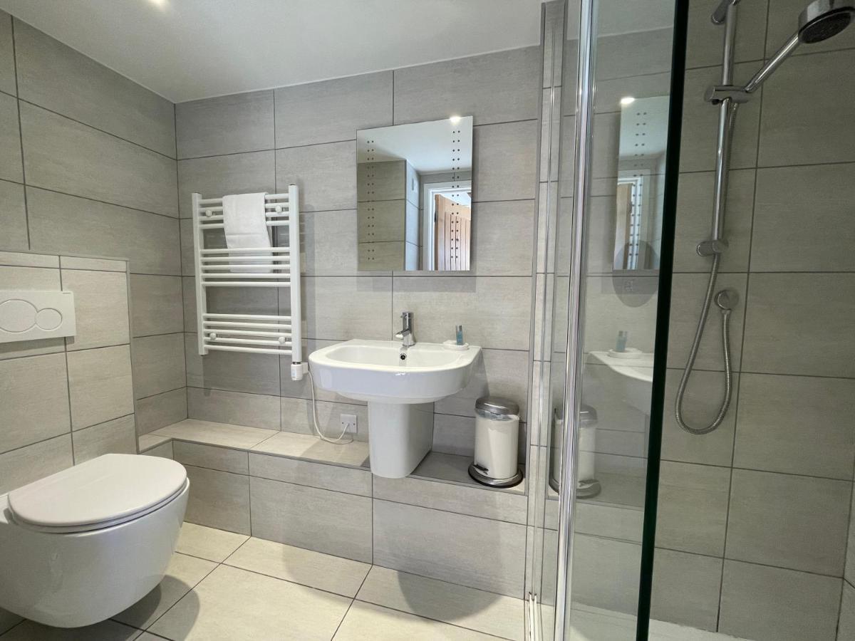The Queen Matilda Country Rooms Avening Екстер'єр фото